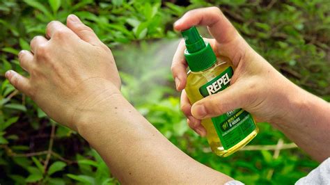 Cómo utilizar el aceite de cedro como repelente de insectos
